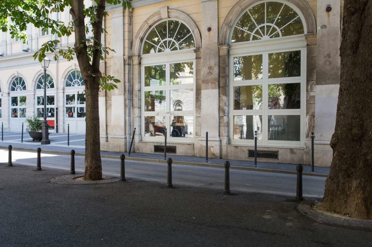 Centro Citta Teatro Hotel Triëst Buitenkant foto